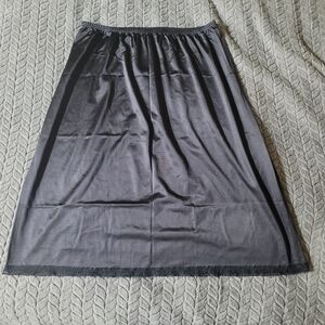 *34 LORRAINE tall, large, solid black half slip